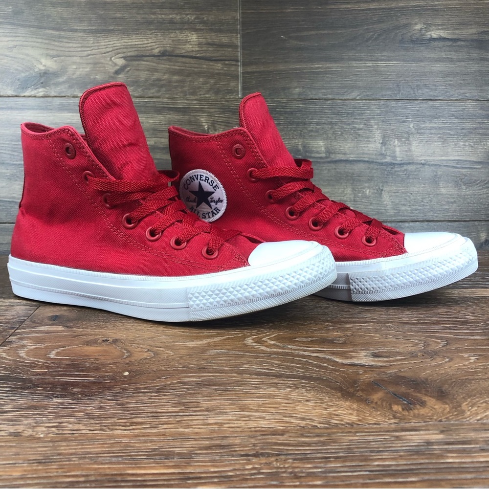 Converse Shoes Adult Unisex Red Chuck Taylor High Top. Women’s 8. Men’s 6.
